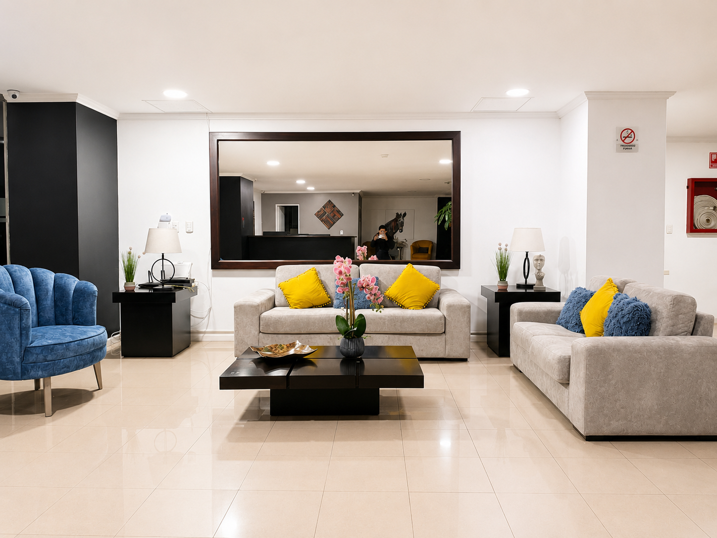 Sala lista para publicar después de edición profesional